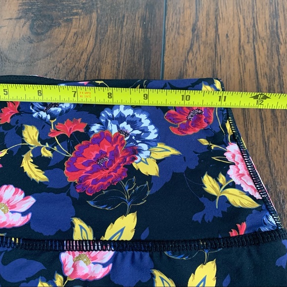 Ruby Ribbon | Reversible Floral Crop Yoga Leggings Black Activewear - Picture 9 of 10